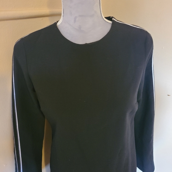 Ladies dress - Picture 2 of 4